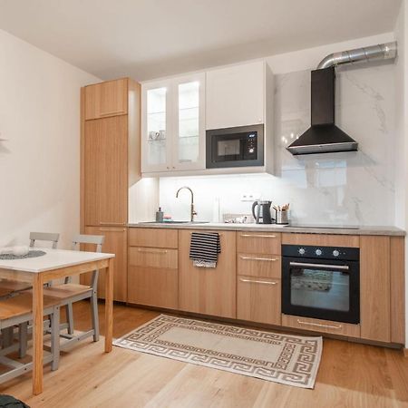 Apartment With Balcony Praag Buitenkant foto