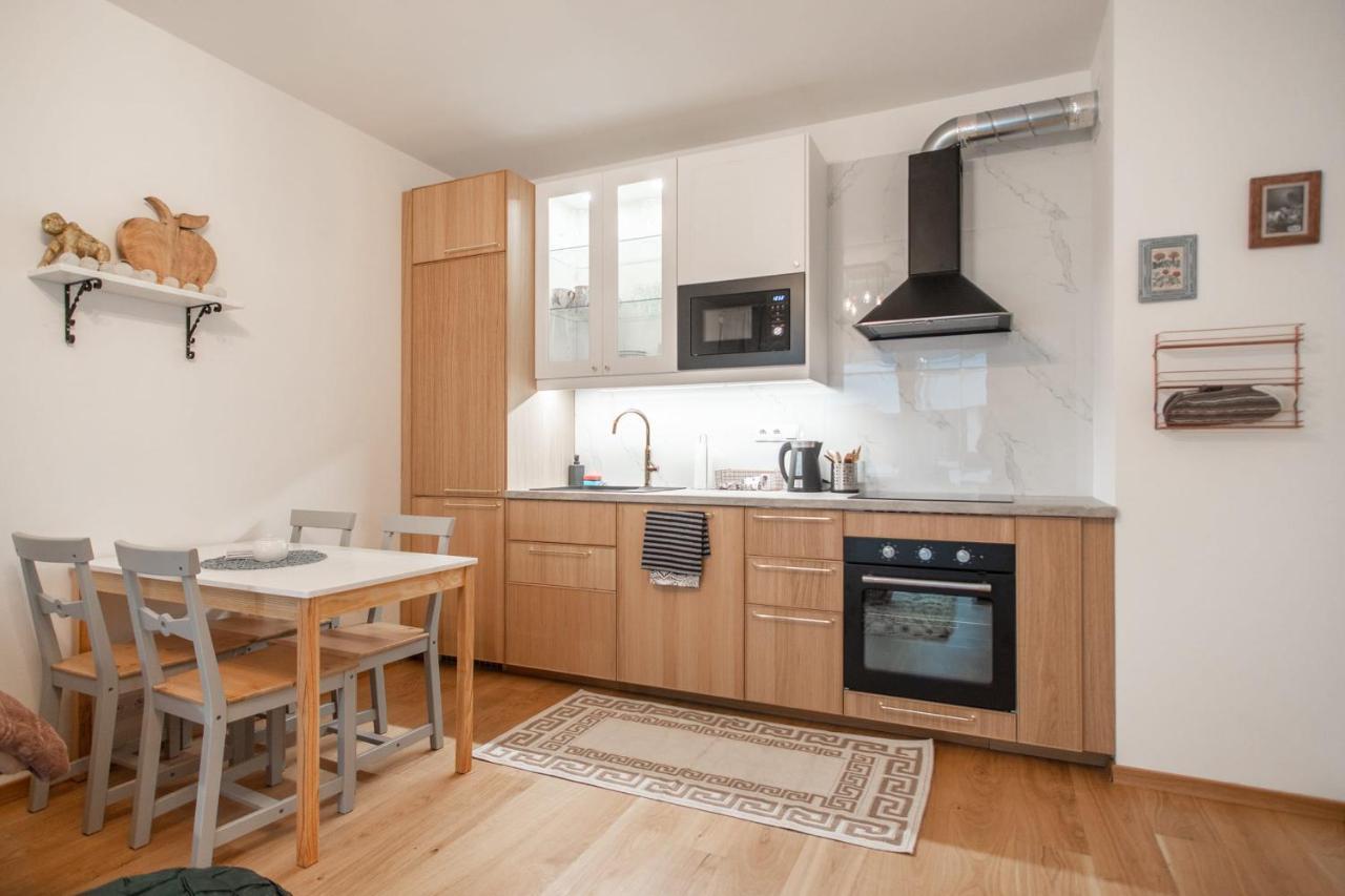 Apartment With Balcony Praag Buitenkant foto