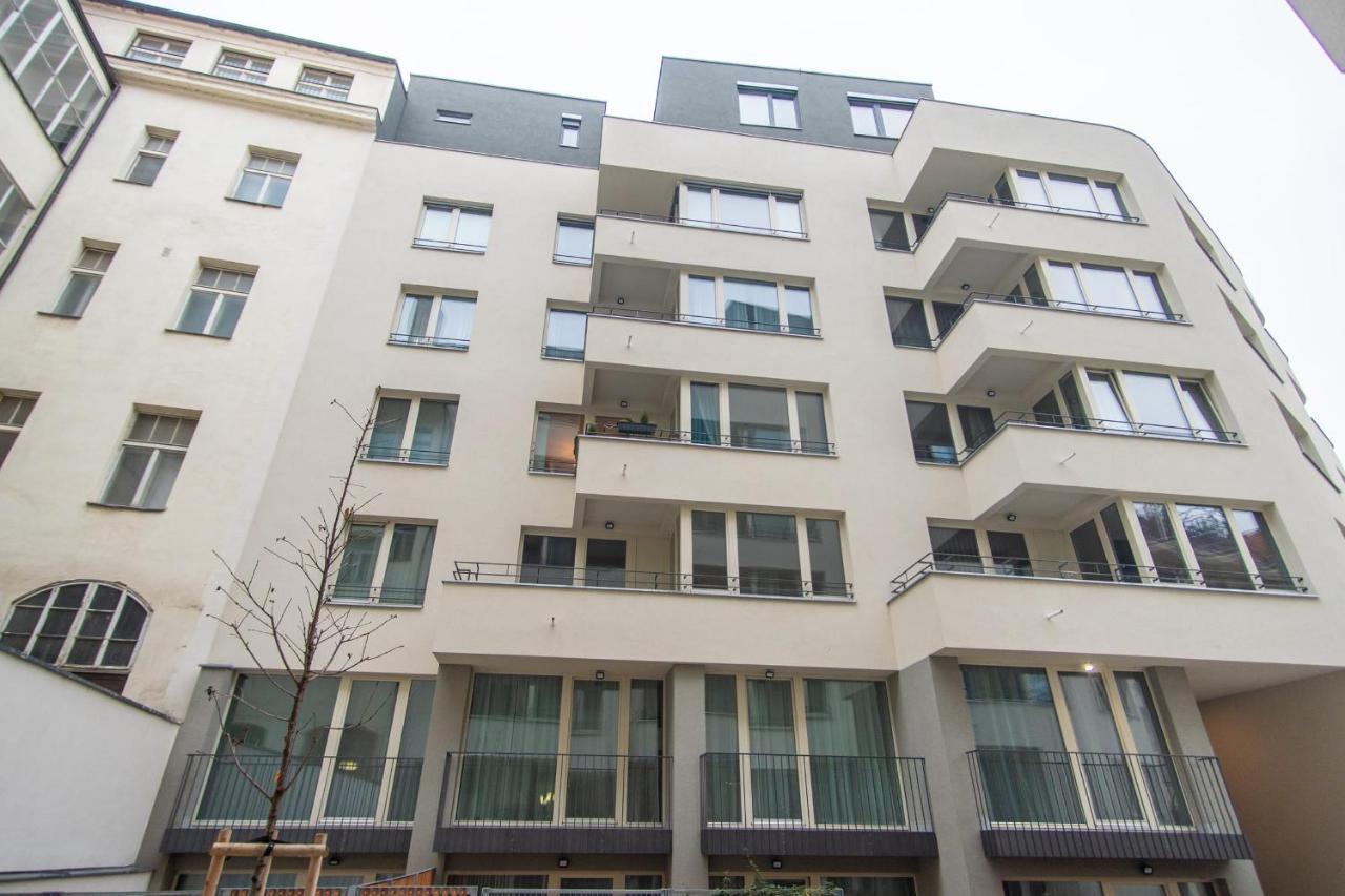 Apartment With Balcony Praag Buitenkant foto