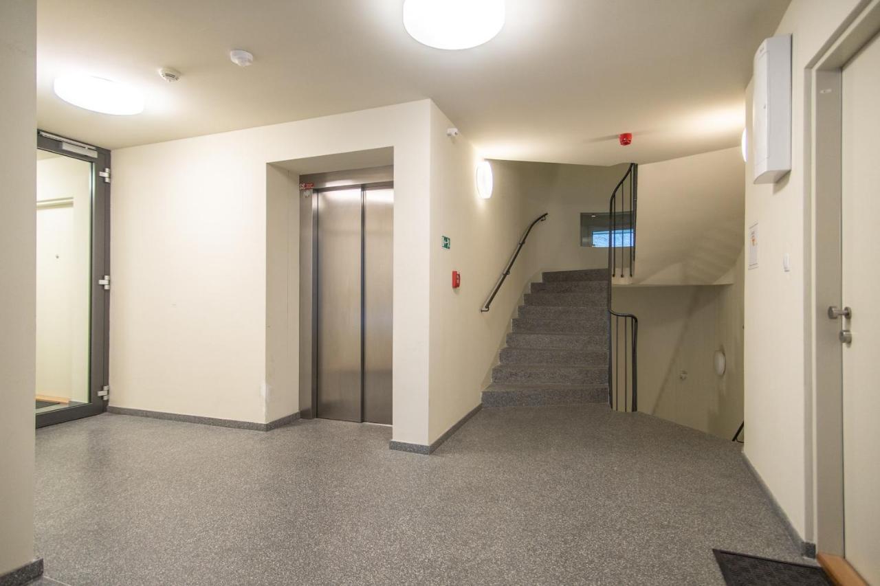 Apartment With Balcony Praag Buitenkant foto