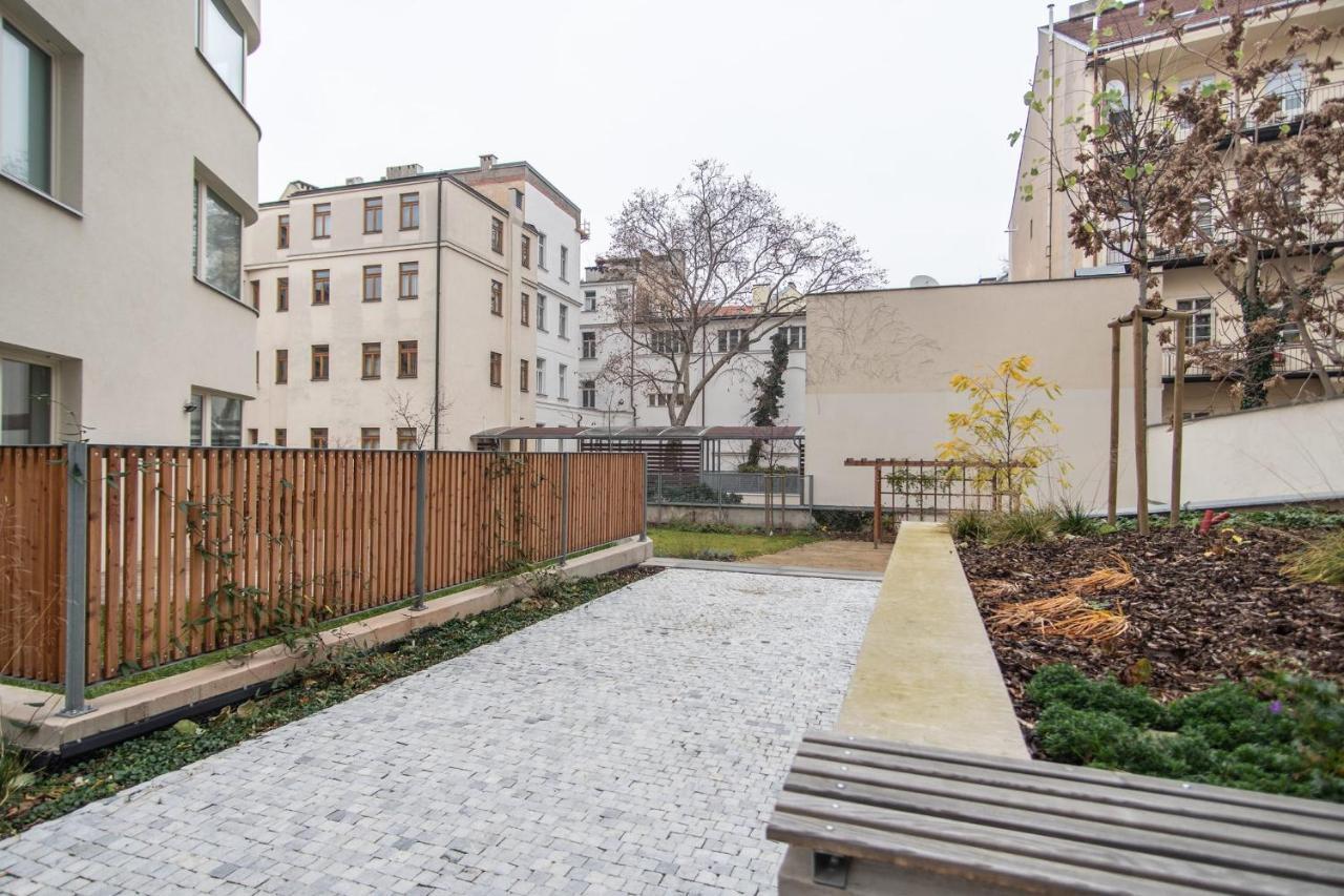 Apartment With Balcony Praag Buitenkant foto